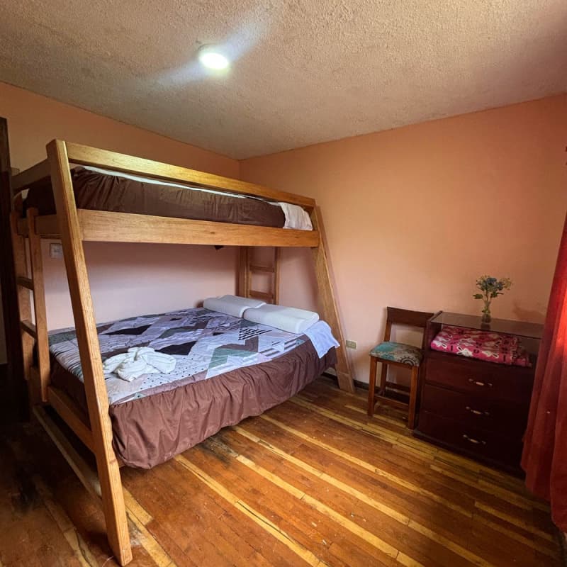 cama 2 pisos compartido hospedaje cerro hermoso