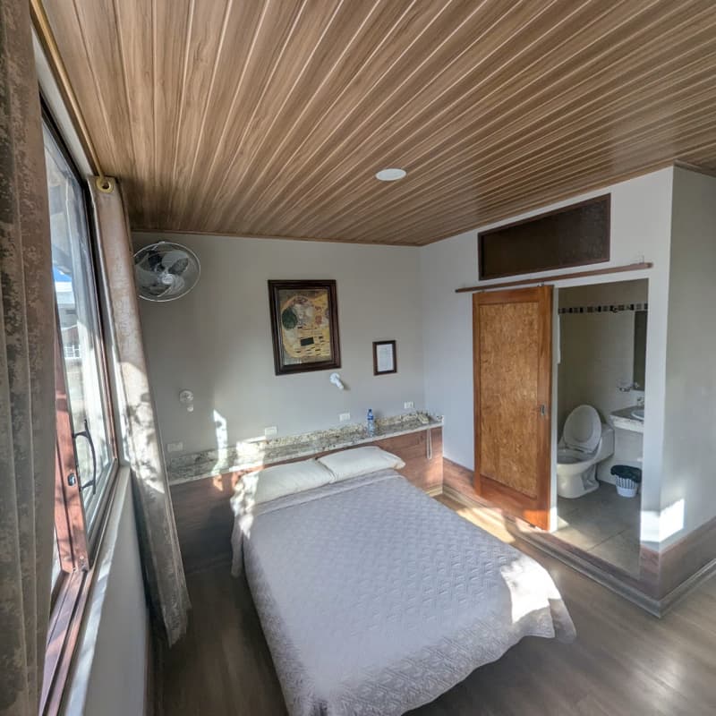 Habitación matrimonial amoblado con baño