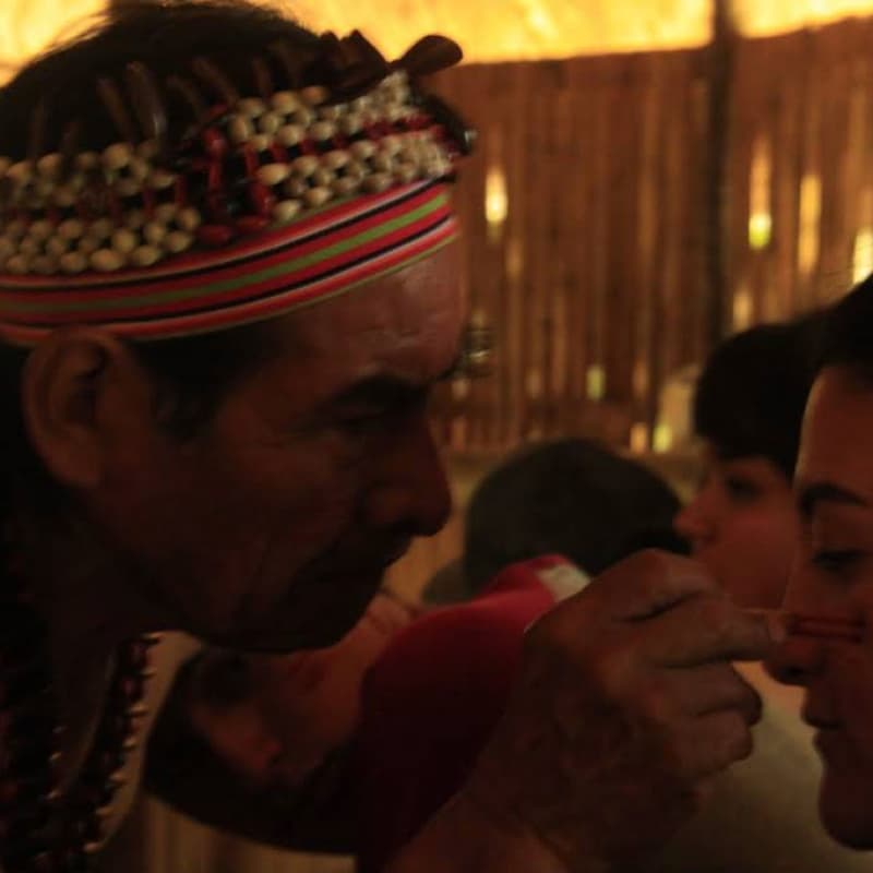 Pinta de caras en la cascada Cascadas Umpuankas