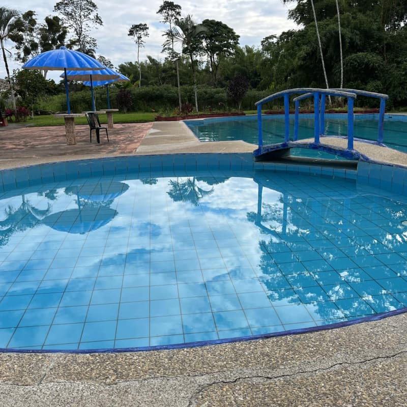 Piscina en el Complejo Turístico Tesoro