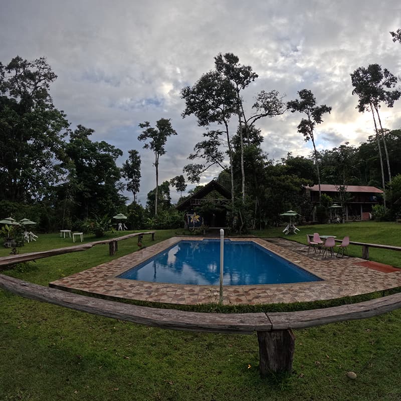Vista de la piscina equipado